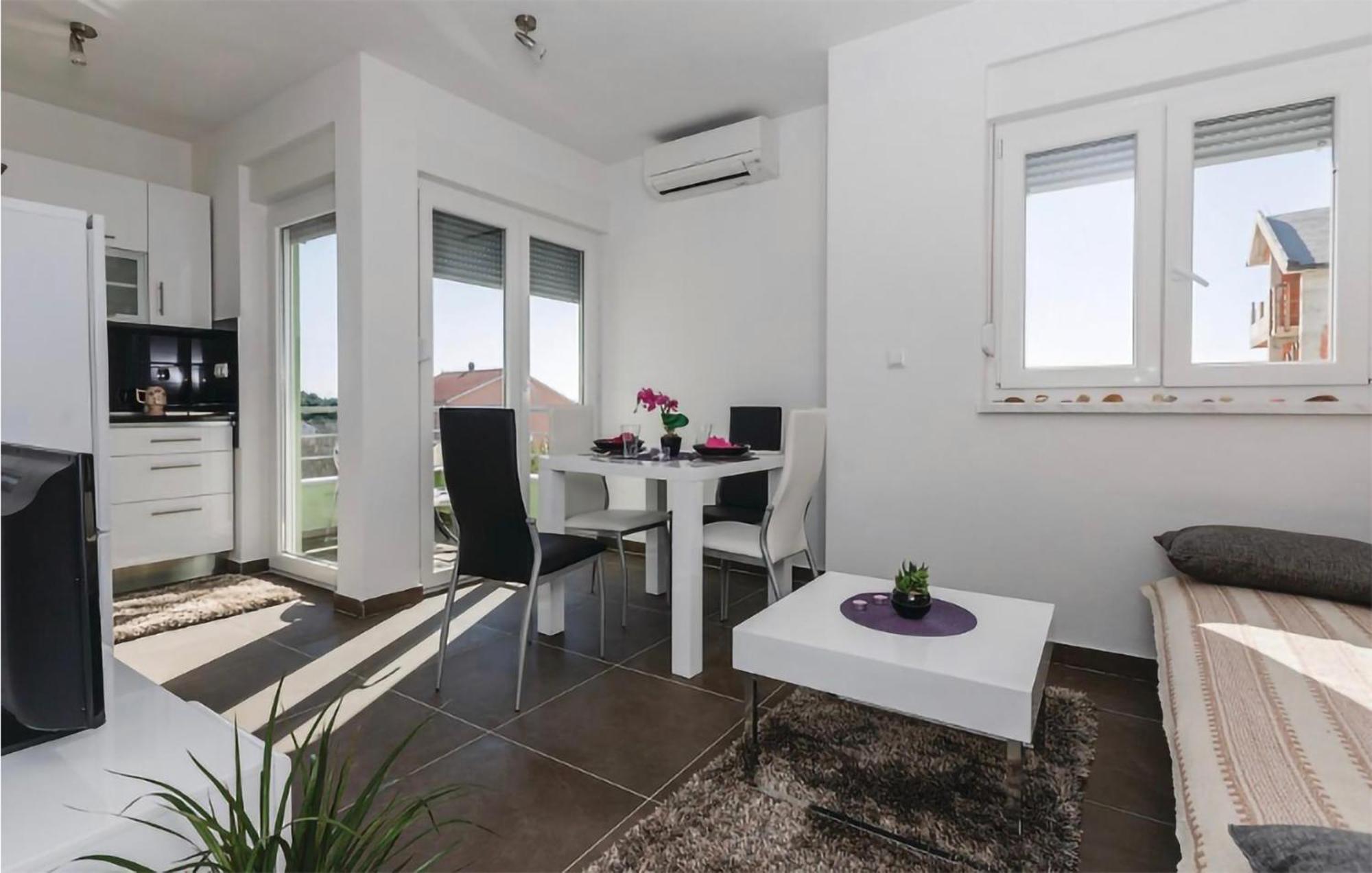 Amazing Apartment In Saldun With Wifi Trogir Exterior foto